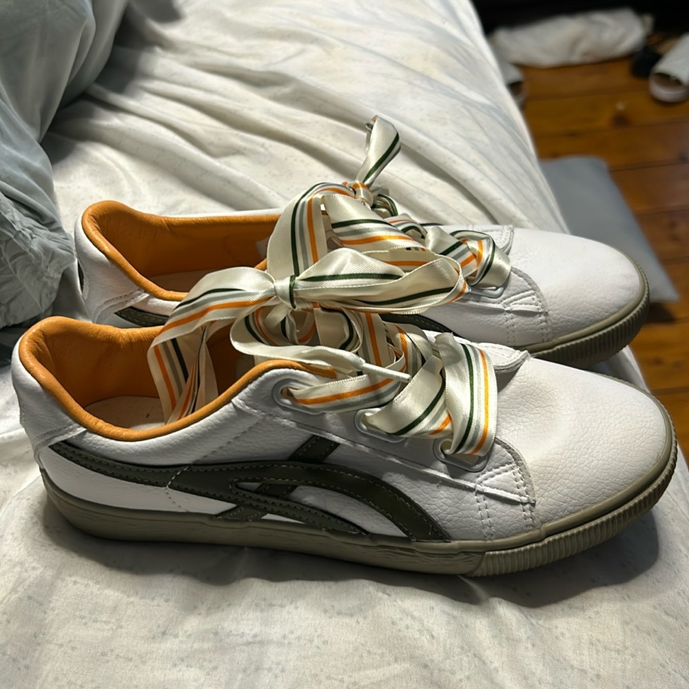 Never worn vintage style Beier sneaker